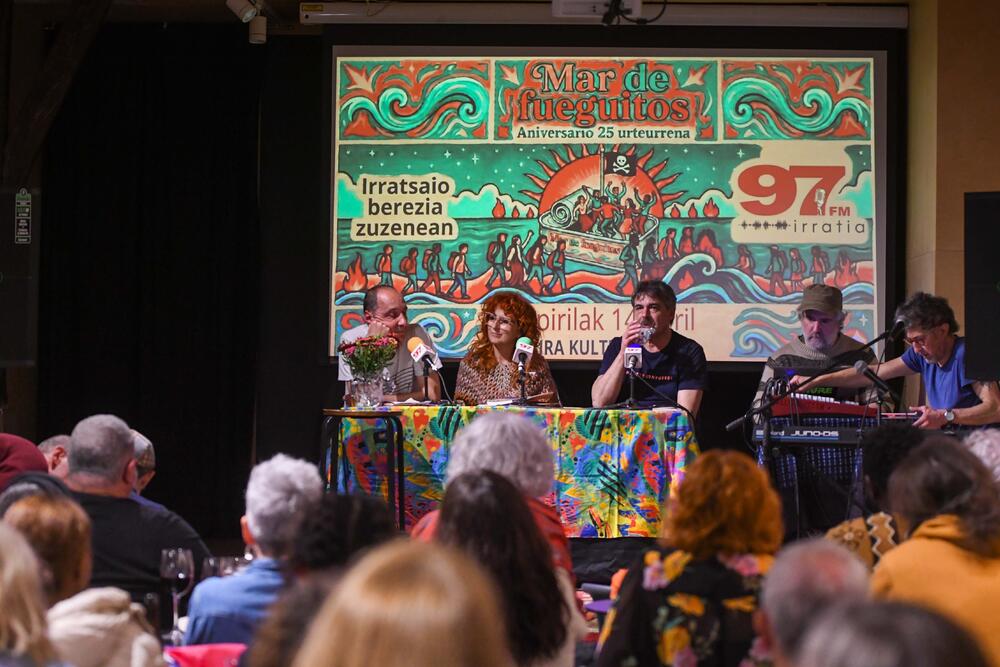 Mar de fueguitos celebra sus 25 años prendido en las ondas de la radio
