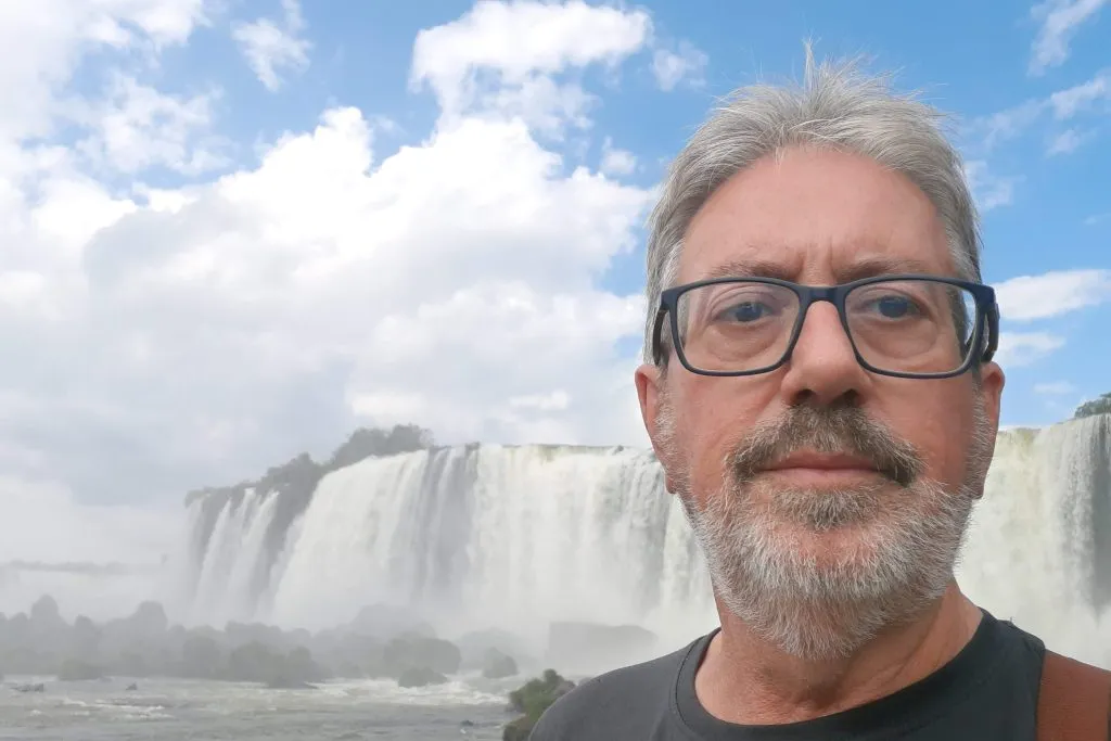 Chema Caballero, la vuelta a África entre cervezas, música y pláticas